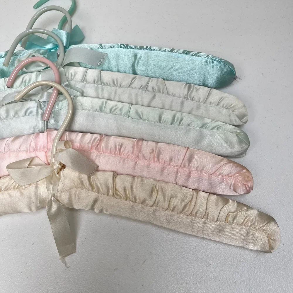 Vintage Padded Satin Hangers 4 Pastel‎ Multicolor Ribbon Bow Accents Bridal